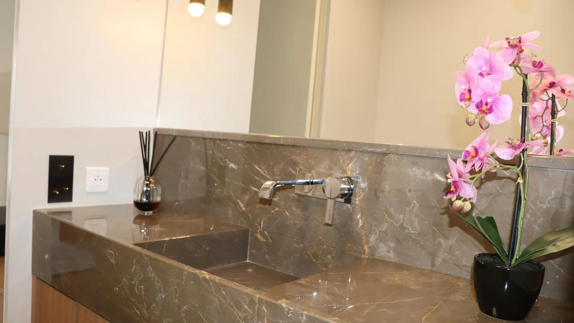 Luxueux Avec Balcon, Champs Elysees Apartment *
