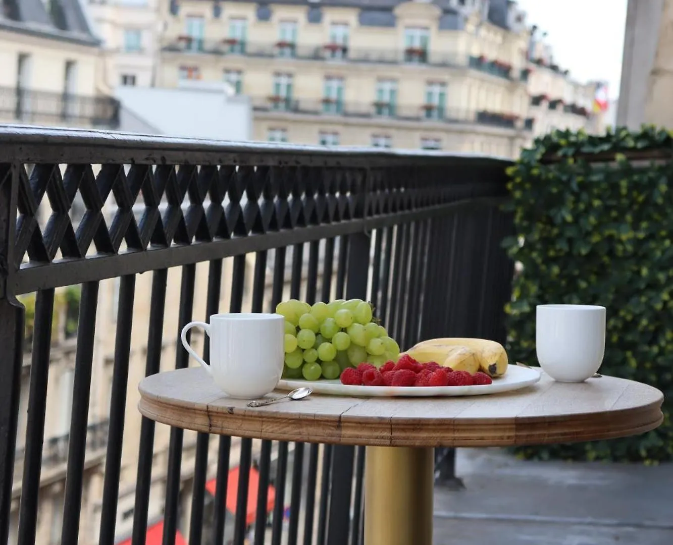 Apartment Luxueux Avec Balcon, Champs Elysees *